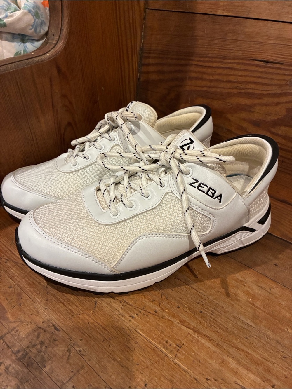 Men’s ZEBA Hands Free White Athletic Sneakers